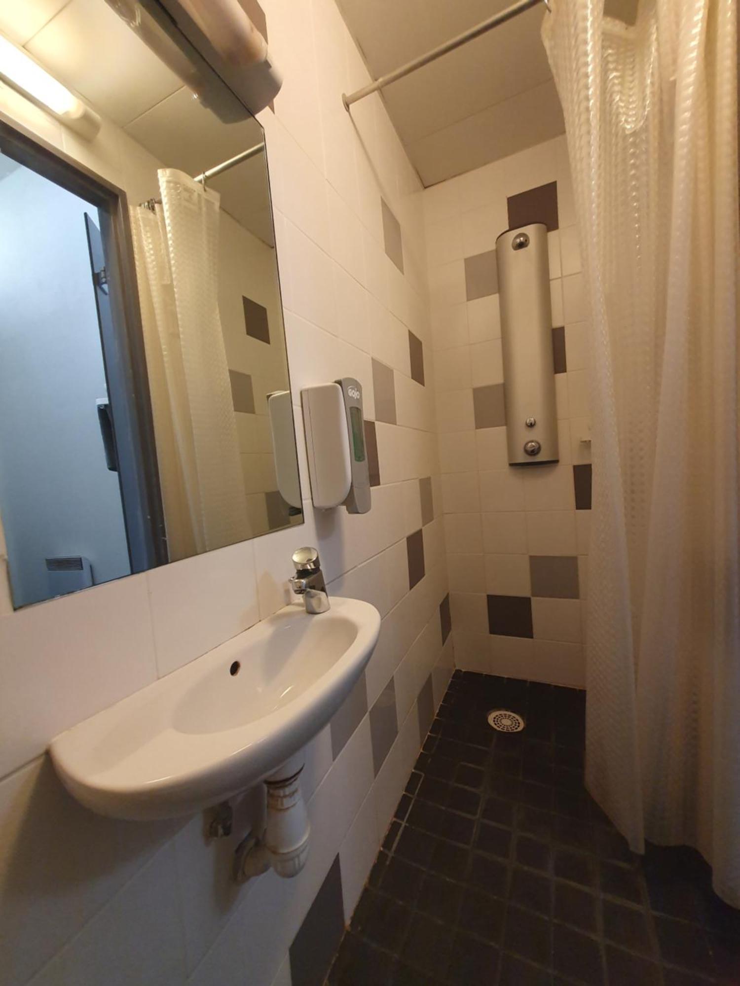 Auberge de Jeunesse HI Les Camélias Niza Habitación foto