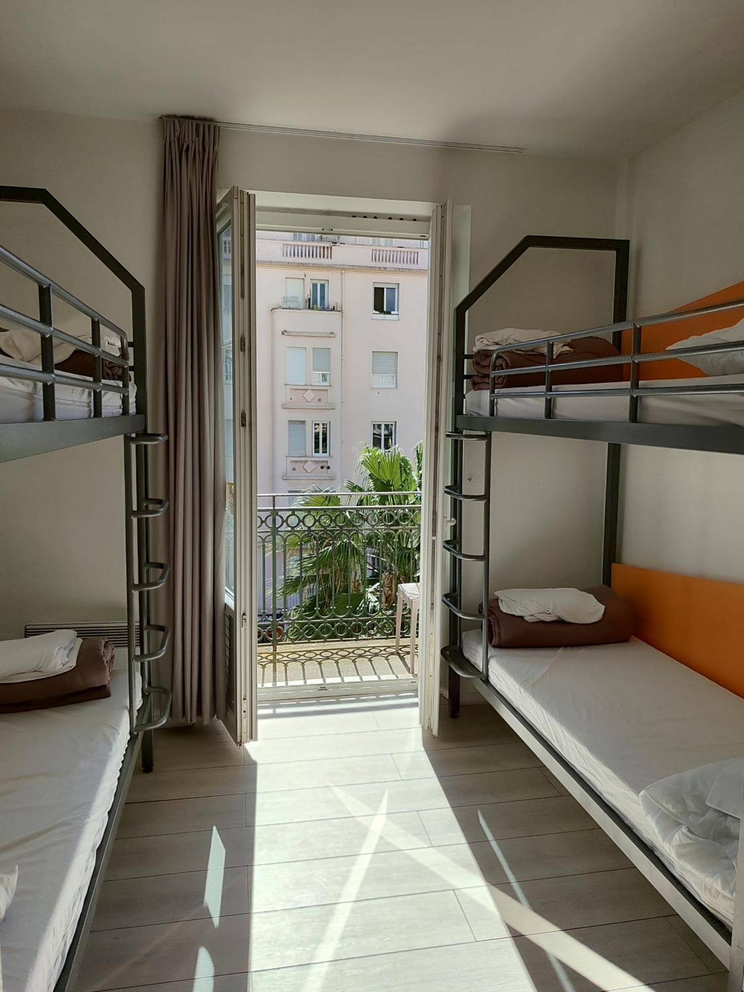 Auberge de Jeunesse HI Les Camélias Niza Exterior foto